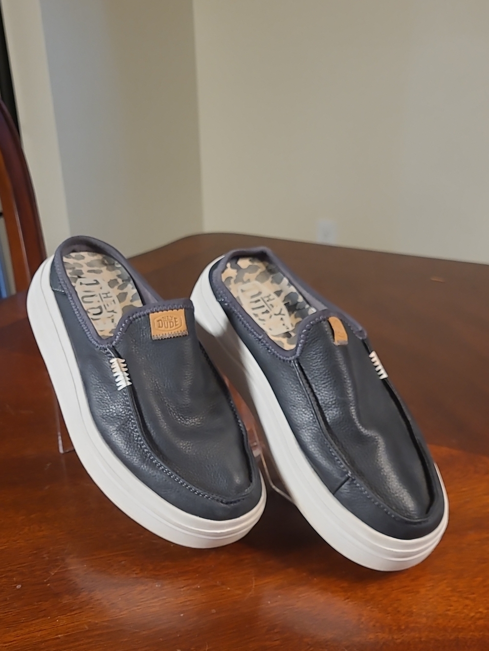 Hey Dude Austin Womens 8 Navy Leather Platform Slip-On Mules Clogs Sneakers